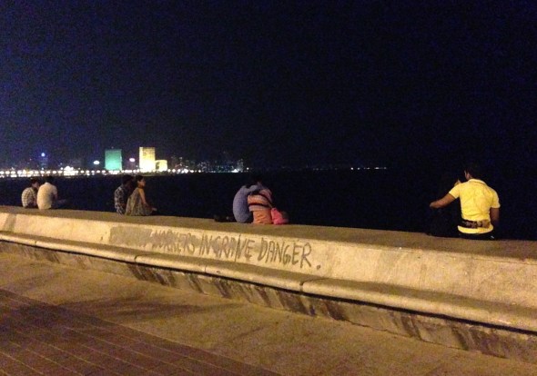 Casais jovenzinhos no maior <3 (Marine Lines, Mumbai) 